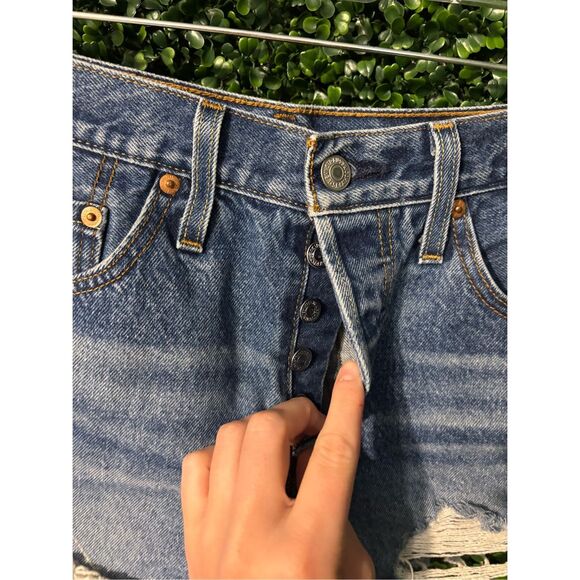 Levi’s 501 Denim Cut Off Shorts Size 25 - Picture 2 of 3